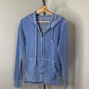 American Eagle Light Blue Hoodie with Zip
Size XS
Baby Blue color